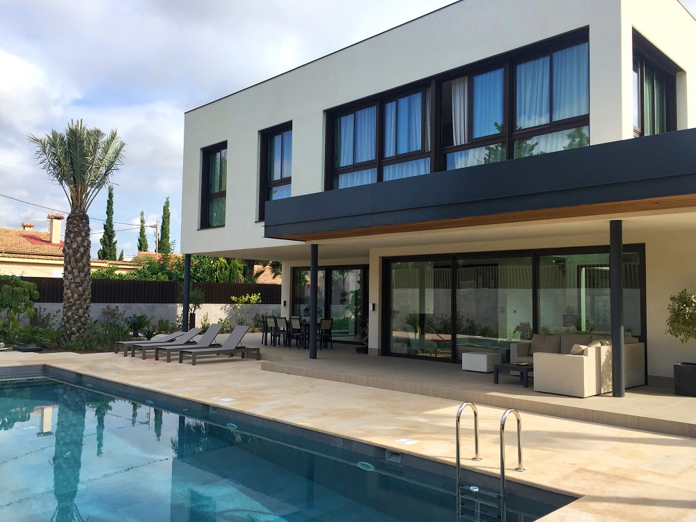 chalet con piscina spacios